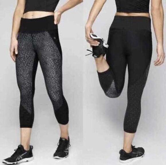 Athleta Pants - Athleta Crocodile Stealth TruCool High Rise Black Capri Leggings | Women's Small